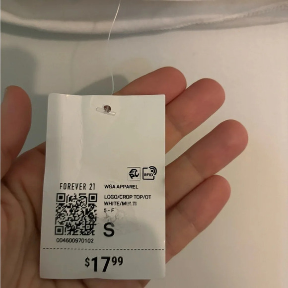 NWT Barbie x Forever 21 Malibu Barbie Graphic Cropped Halter Top Pink Trim - Picture 3 of 7